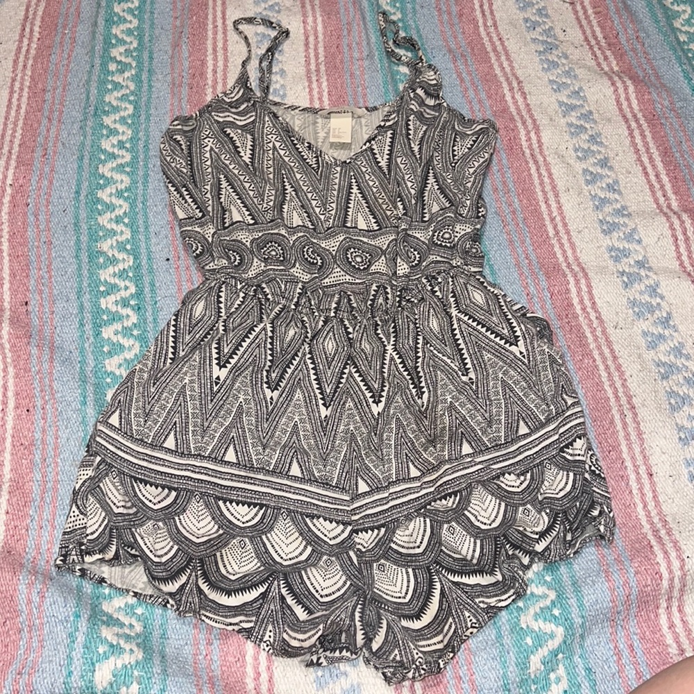 H&M white sleeveless romper with black tribal pattern